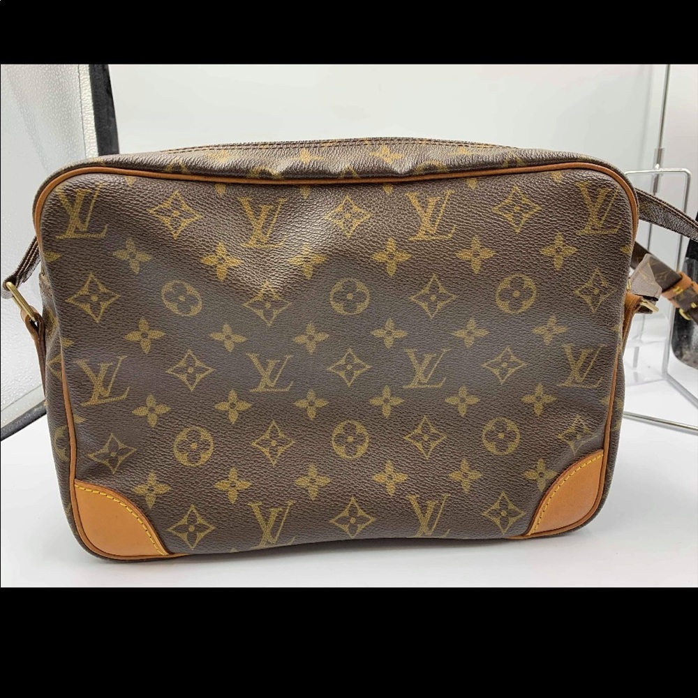 [SOLD] Louis Vuitton reporter bag